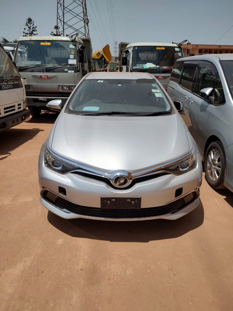 Kampala Cars Stock Ref 0000018::TOYOTA AURIS Hatchback